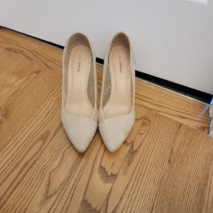 Nude mesh pumps